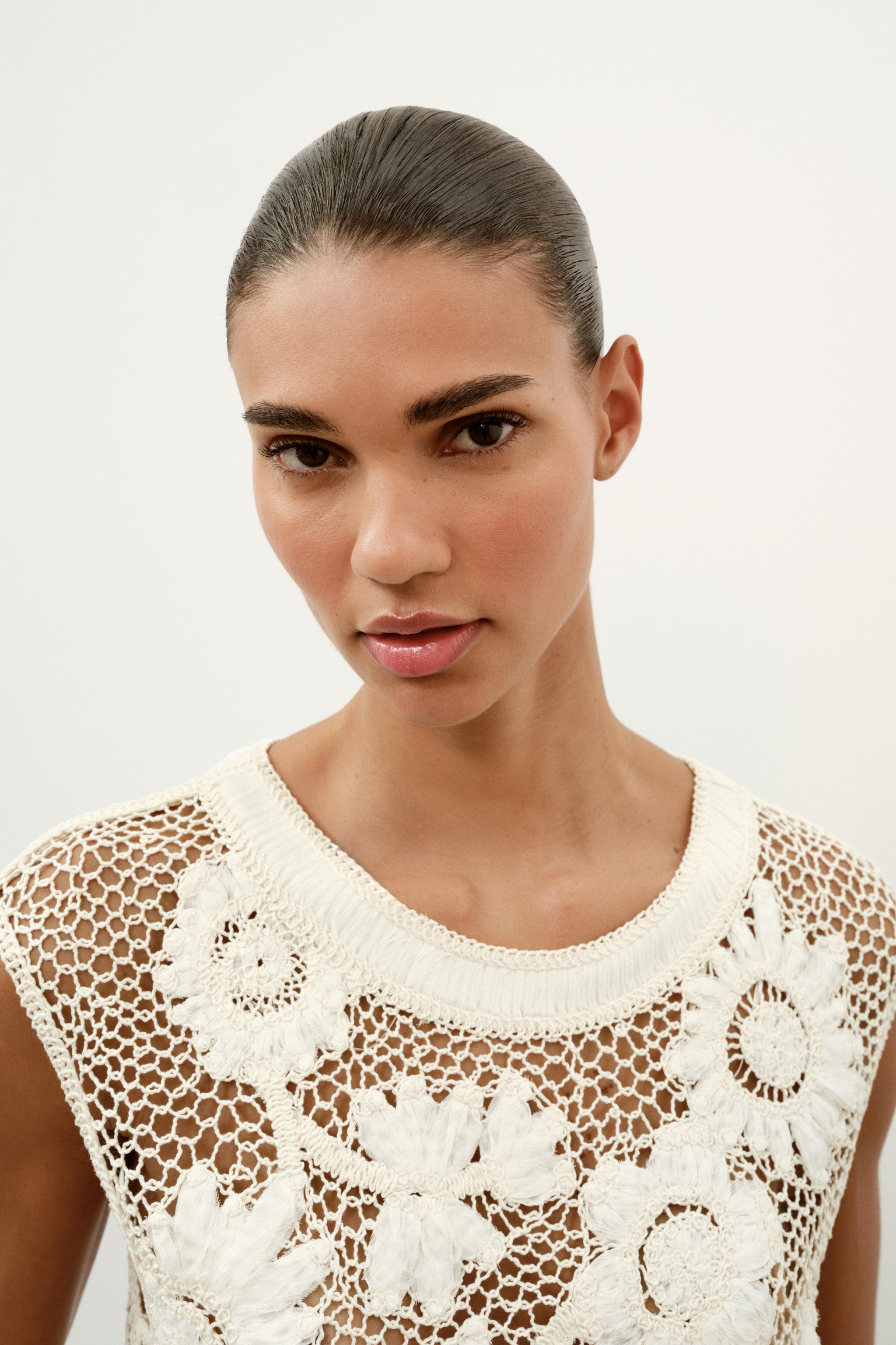 TOP EN CROCHET À FLEURS